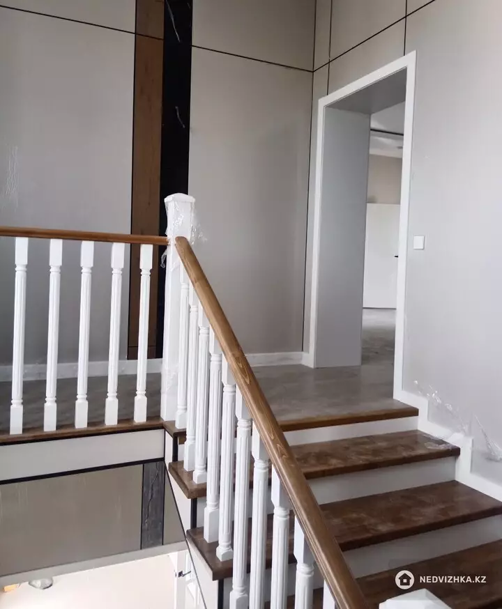 10-комнатный дом, 10 соток, 520 м², фотография 2