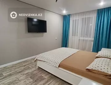 1-комнатная квартира, этаж 2 из 5, 35 м², Посуточно, миниатюра 2