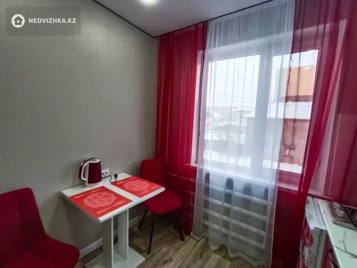 1-комнатная квартира, этаж 2 из 5, 35 м², Посуточно, фотография 5