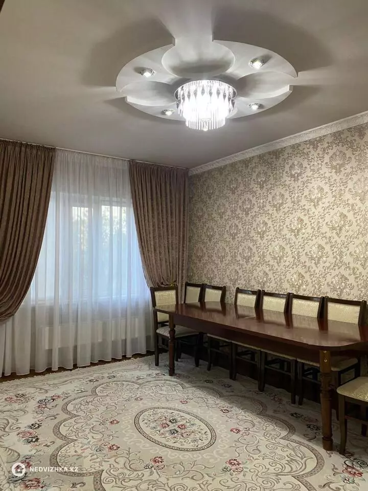 3-комнатная квартира, этаж 4 из 5, 72 м², фотография 2
