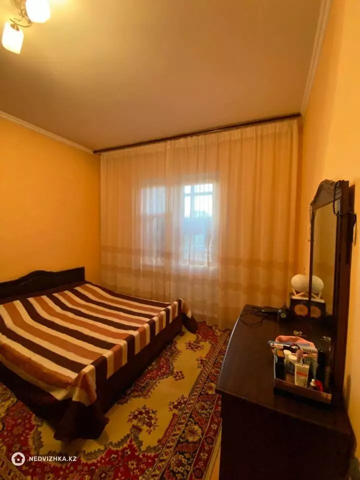 3-комнатная квартира, этаж 4 из 5, 72 м², фотография 4