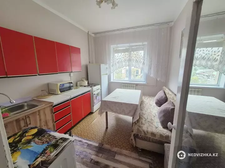 1-комнатная квартира, этаж 6 из 9, 40 м², На длительный срок