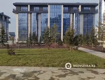 2-комнатная квартира, этаж 3 из 5, 53 м², миниатюра 2