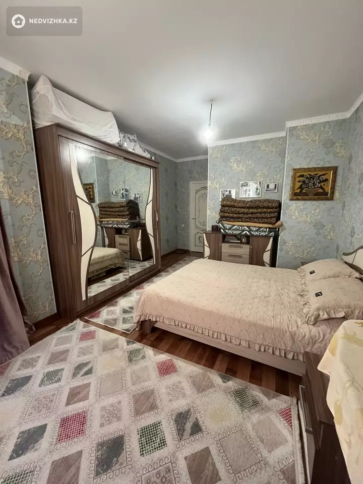3-комнатная квартира, этаж 1 из 5, 74 м², фотография 2