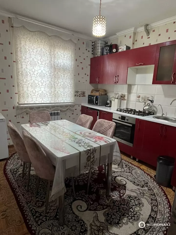 3-комнатная квартира, этаж 1 из 5, 74 м², фотография 5