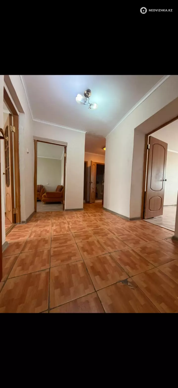3-комнатная квартира, этаж 5 из 5, 65 м², фотография 2