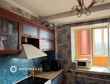 2-комнатная квартира, этаж 9 из 10, 60 м²