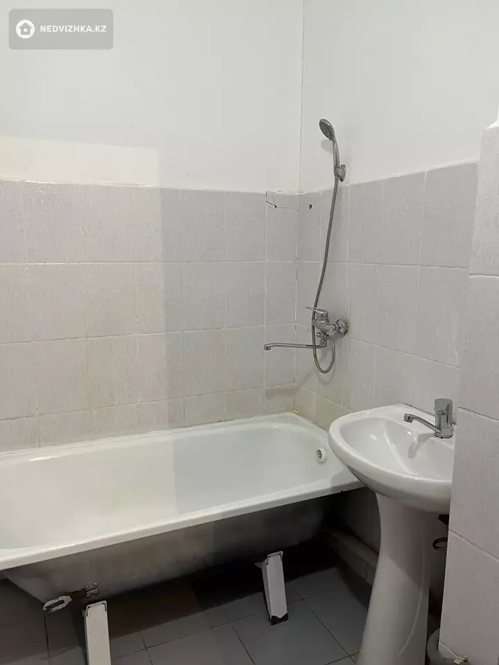 2-комнатная квартира, этаж 1 из 5, 53 м², фотография 3