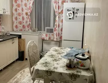 3-комнатная квартира, этаж 2 из 2, 72 м², На длительный срок, миниатюра 1