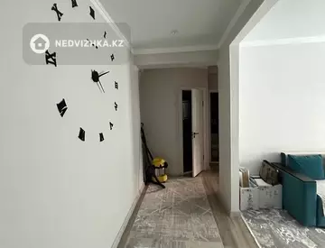3-комнатная квартира, этаж 1 из 10, 66 м², миниатюра 1