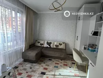 3-комнатная квартира, этаж 1 из 10, 66 м², миниатюра 2