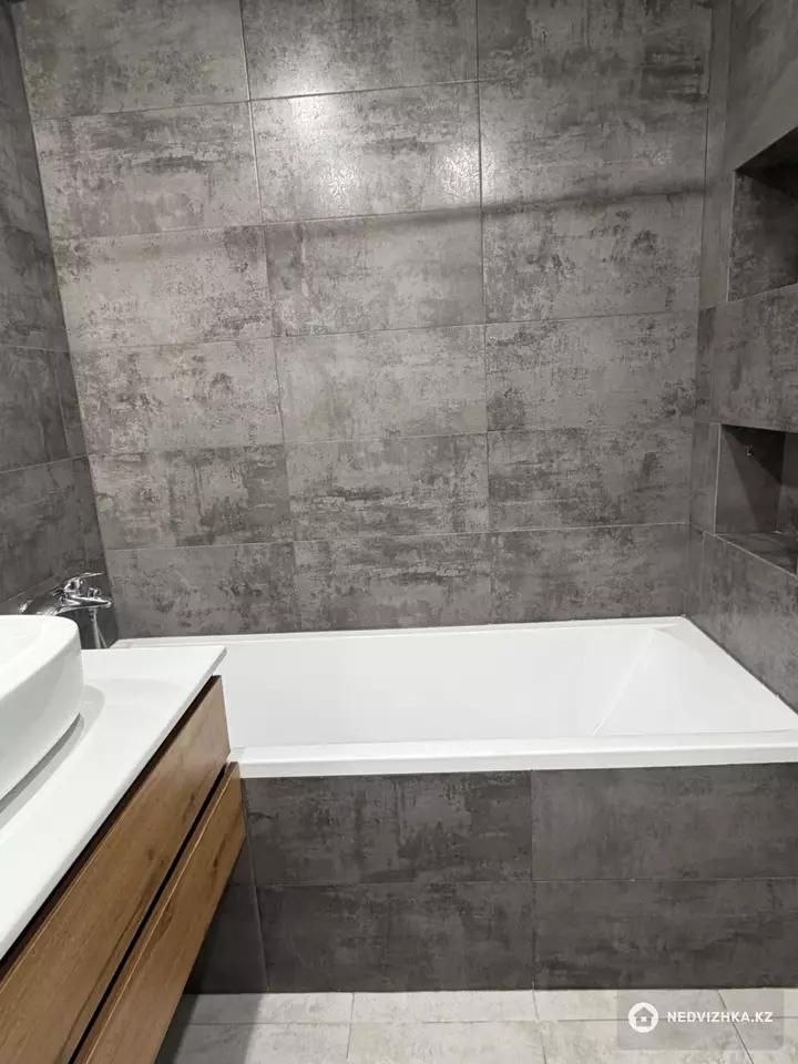 2-комнатная квартира, этаж 3 из 4, 50 м², На длительный срок, фотография 2