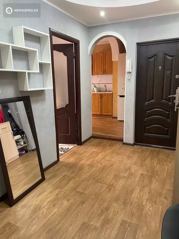 2-комнатная квартира, этаж 2 из 9, 64 м², На длительный срок, фотография 3