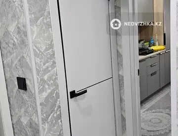 3-комнатная квартира, этаж 3 из 4, 64 м², миниатюра 1
