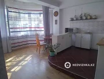 1-комнатная квартира, этаж 1 из 8, 60 м², На длительный срок, миниатюра 1
