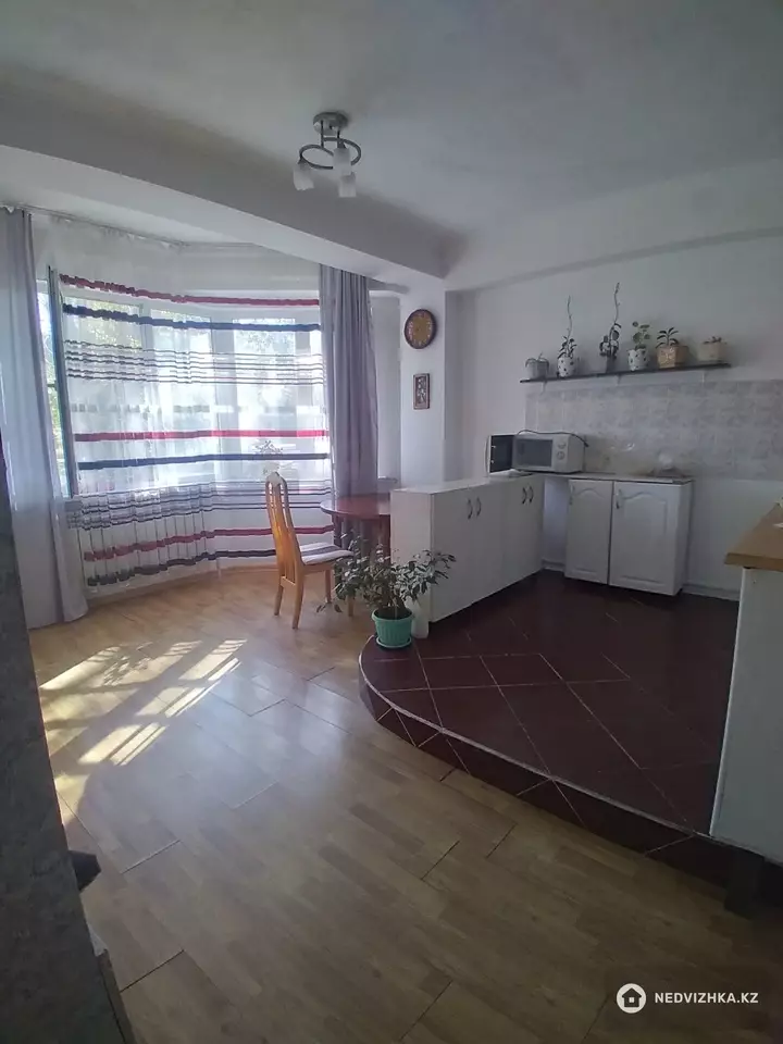 1-комнатная квартира, этаж 1 из 8, 60 м², На длительный срок