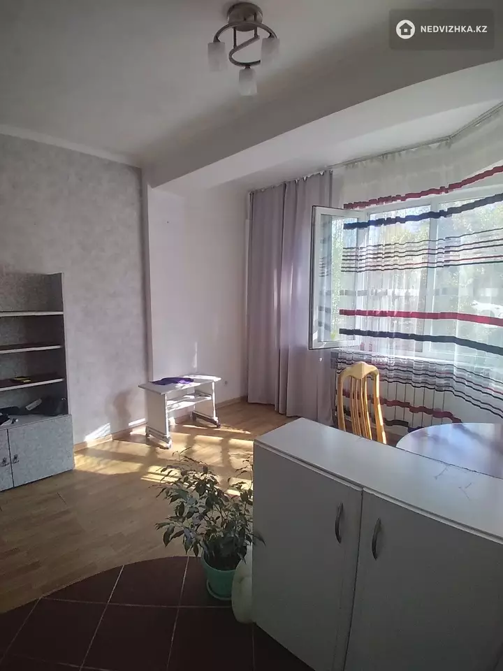 1-комнатная квартира, этаж 1 из 8, 60 м², На длительный срок, фотография 2