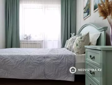 4-комнатная квартира, этаж 4 из 13, 90 м², Посуточно