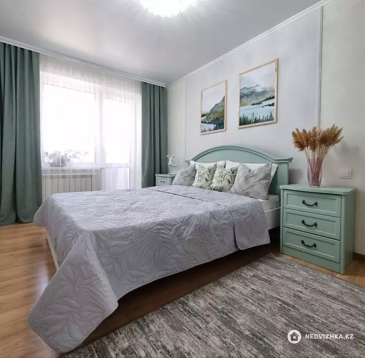 4-комнатная квартира, этаж 4 из 13, 90 м², Посуточно, фотография 2