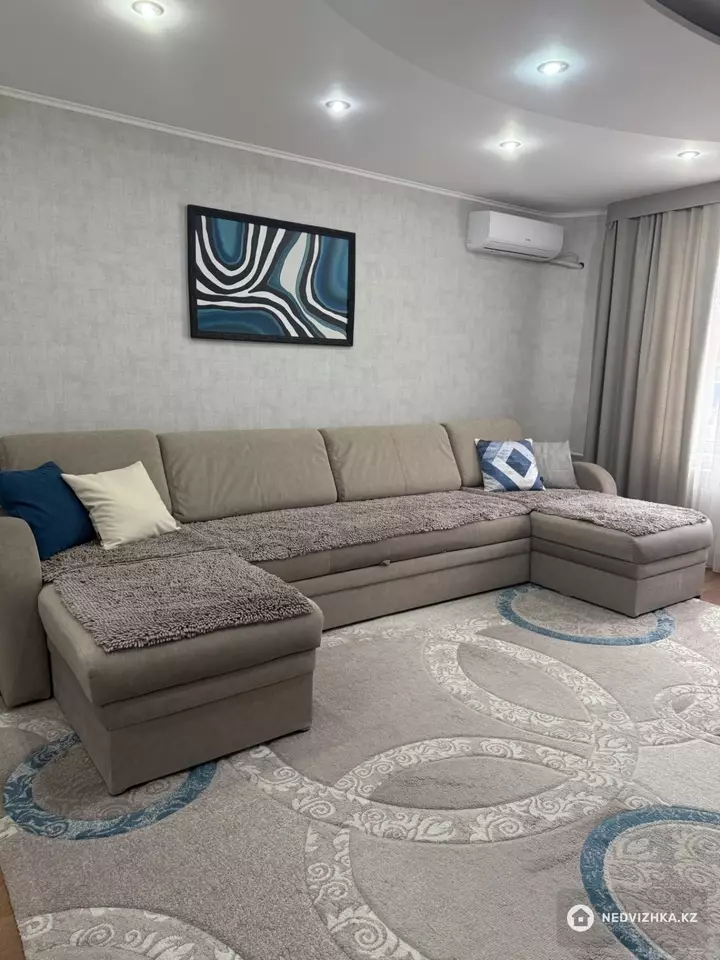 4-комнатная квартира, этаж 4 из 13, 90 м², Посуточно, фотография 3