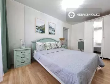 4-комнатная квартира, этаж 4 из 13, 90 м², Посуточно