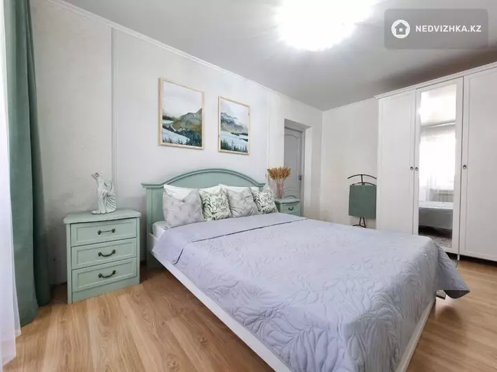 4-комнатная квартира, этаж 4 из 13, 90 м², Посуточно, фотография 4
