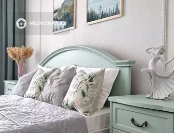 4-комнатная квартира, этаж 4 из 13, 90 м², Посуточно