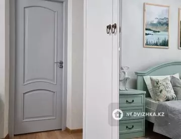 4-комнатная квартира, этаж 4 из 13, 90 м², Посуточно, миниатюра 6
