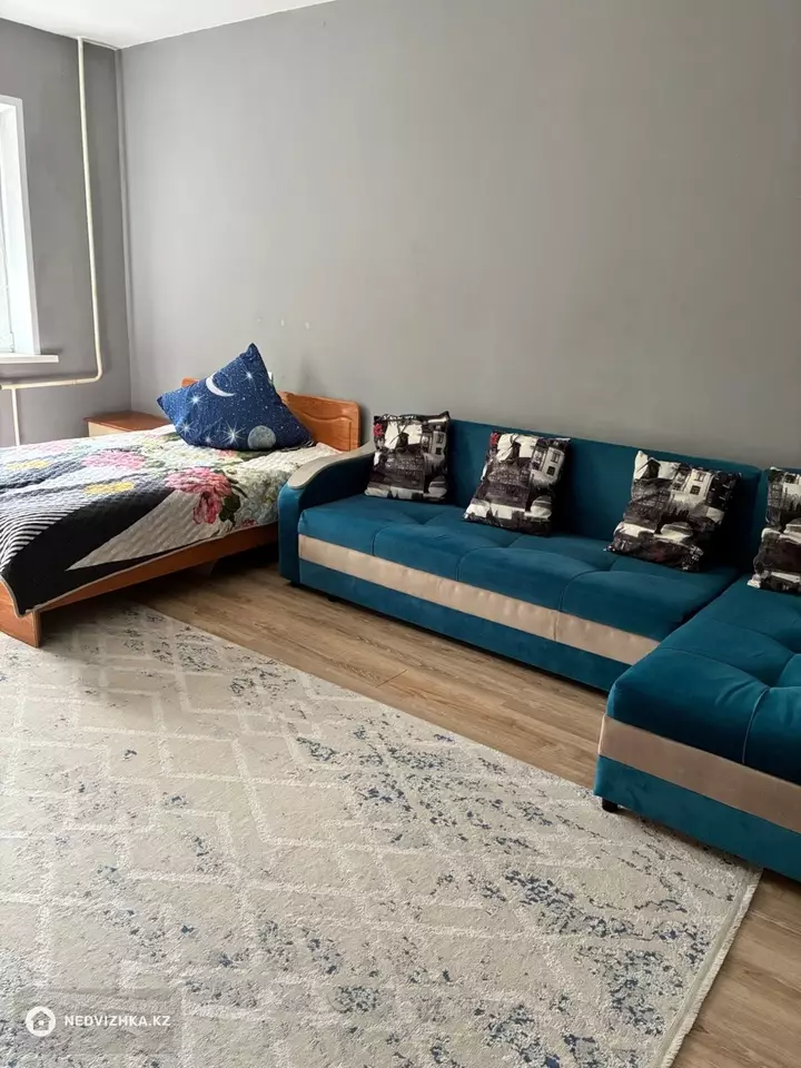 1-комнатная квартира, этаж 2 из 8, 42 м², На длительный срок