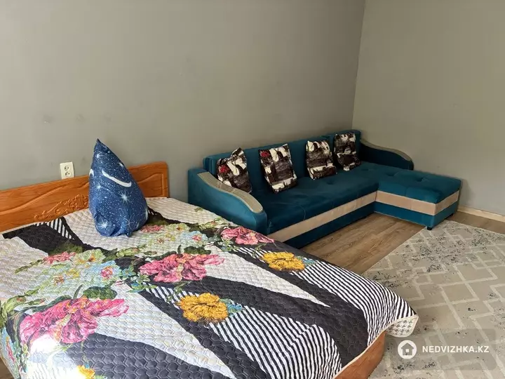1-комнатная квартира, этаж 2 из 8, 42 м², На длительный срок, фотография 3