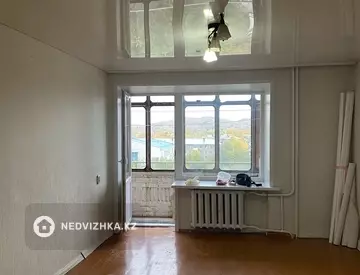 2-комнатная квартира, этаж 8 из 9, 50 м², миниатюра 1