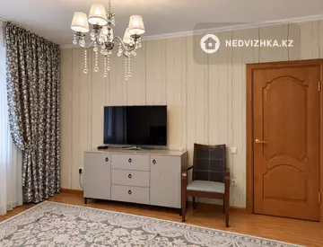 3-комнатная квартира, этаж 4 из 5, 110 м², На длительный срок, миниатюра 2
