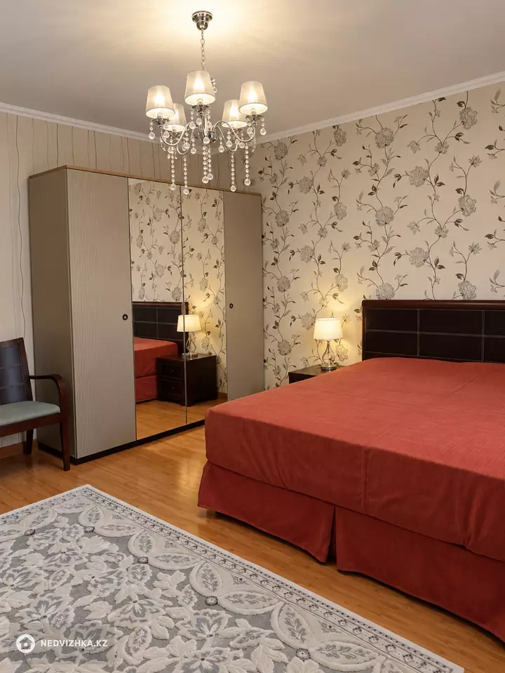 3-комнатная квартира, этаж 4 из 5, 110 м², На длительный срок, фотография 3
