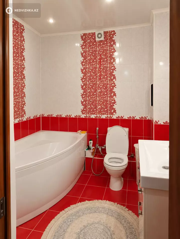 3-комнатная квартира, этаж 4 из 5, 110 м², На длительный срок, фотография 5