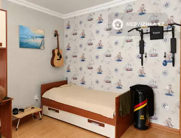 3-комнатная квартира, этаж 4 из 5, 110 м², На длительный срок, миниатюра 4