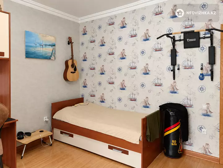 3-комнатная квартира, этаж 4 из 5, 110 м², На длительный срок, фотография 4