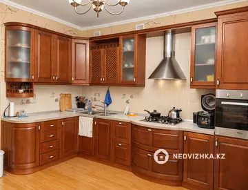 3-комнатная квартира, этаж 4 из 5, 110 м², На длительный срок, миниатюра 10