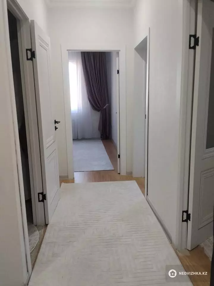 4-комнатная квартира, этаж 8 из 24, 106 м², фотография 3