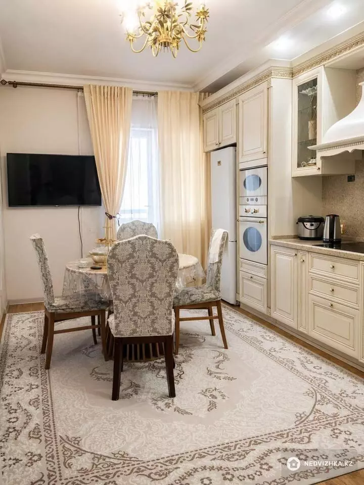 4-комнатная квартира, этаж 8 из 24, 106 м², фотография 2