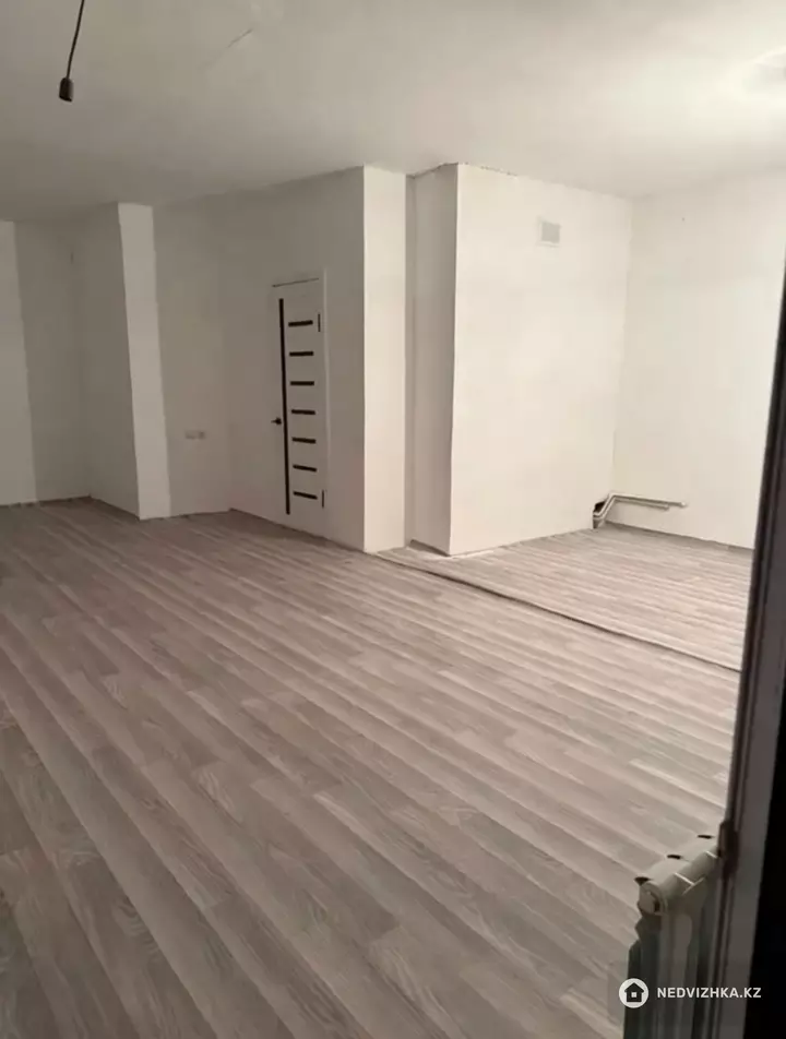 1-комнатная квартира, этаж 10 из 10, 50 м², фотография 2