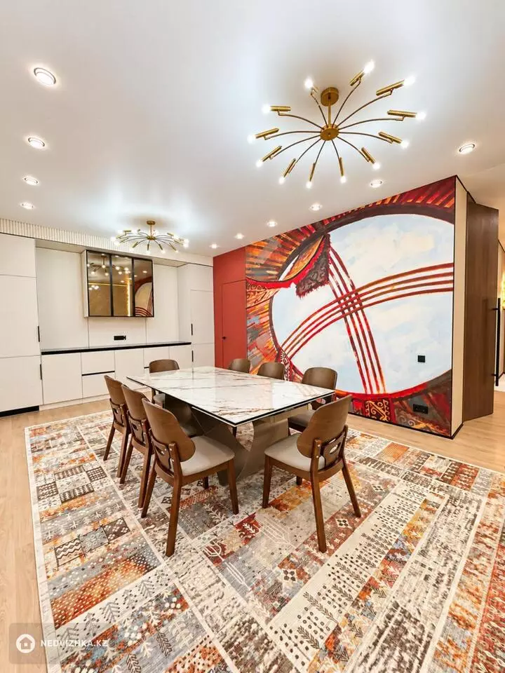 5-комнатная квартира, этаж 8 из 12, 150 м²