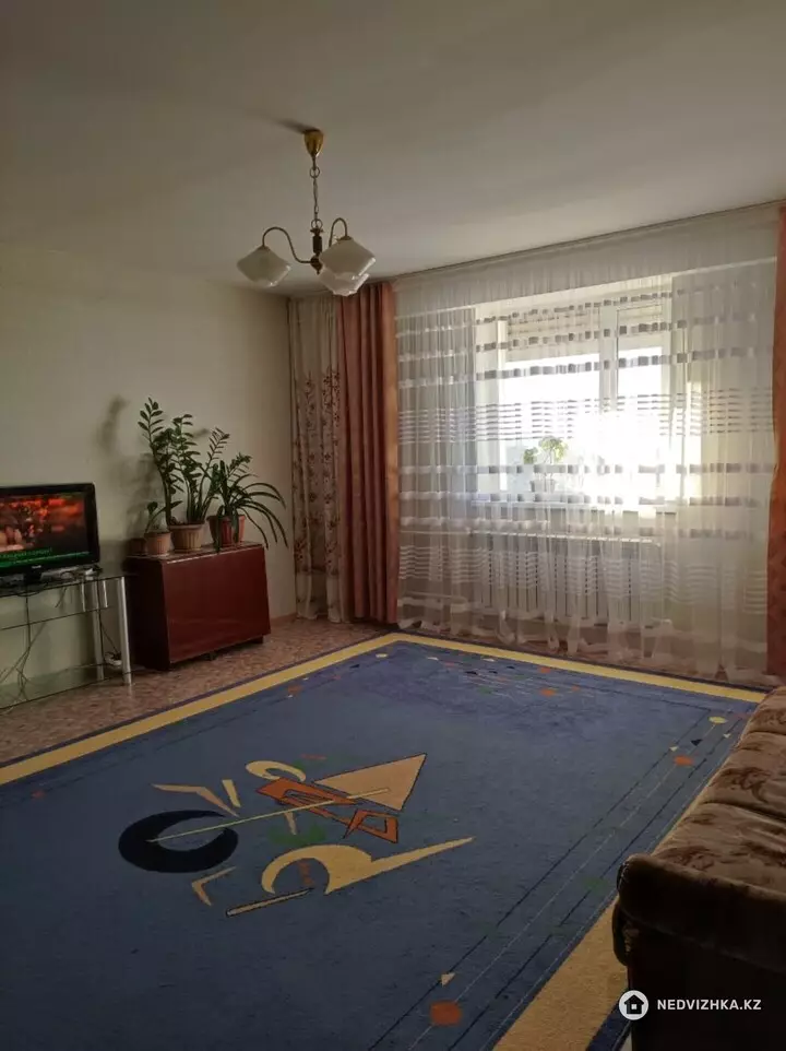 4-комнатная квартира, этаж 5 из 5, 107 м², фотография 2