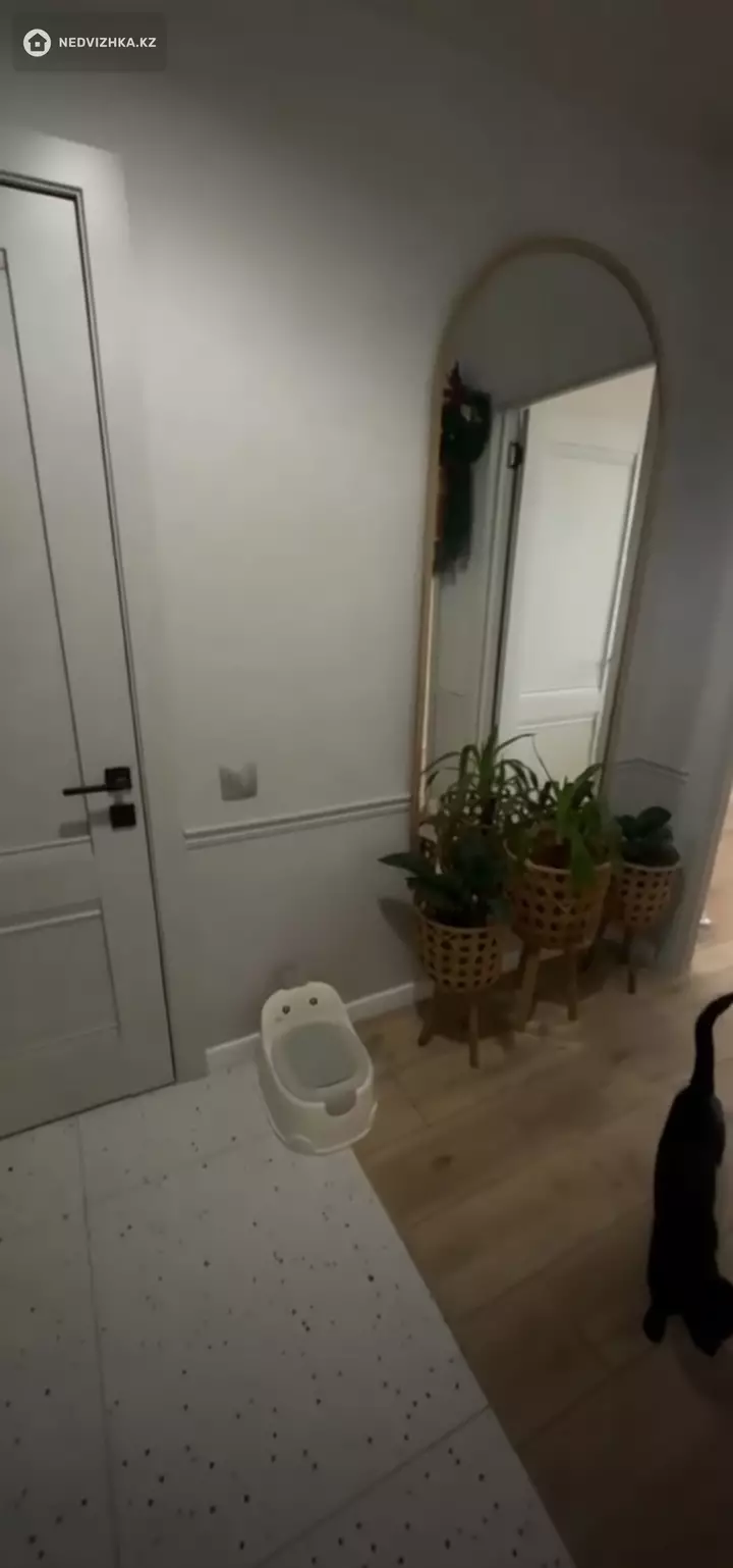2-комнатная квартира, этаж 12 из 12, 62 м², фотография 2