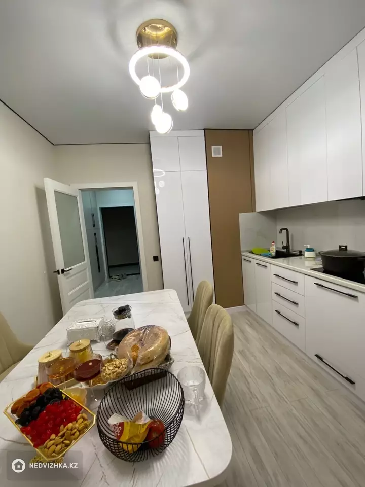 1-комнатная квартира, этаж 6 из 12, 38 м², фотография 2