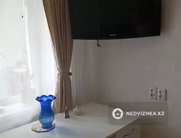 1-комнатная квартира, этаж 2 из 5, 35 м², На длительный срок, миниатюра 1