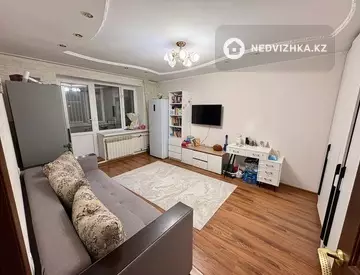2-комнатная квартира, этаж 8 из 10, 51 м², миниатюра 2