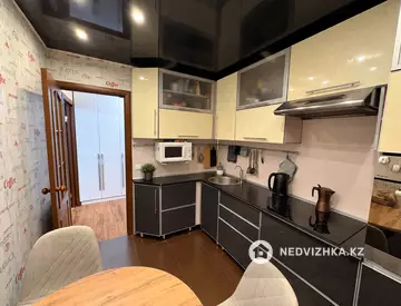 2-комнатная квартира, этаж 8 из 10, 51 м², миниатюра 3