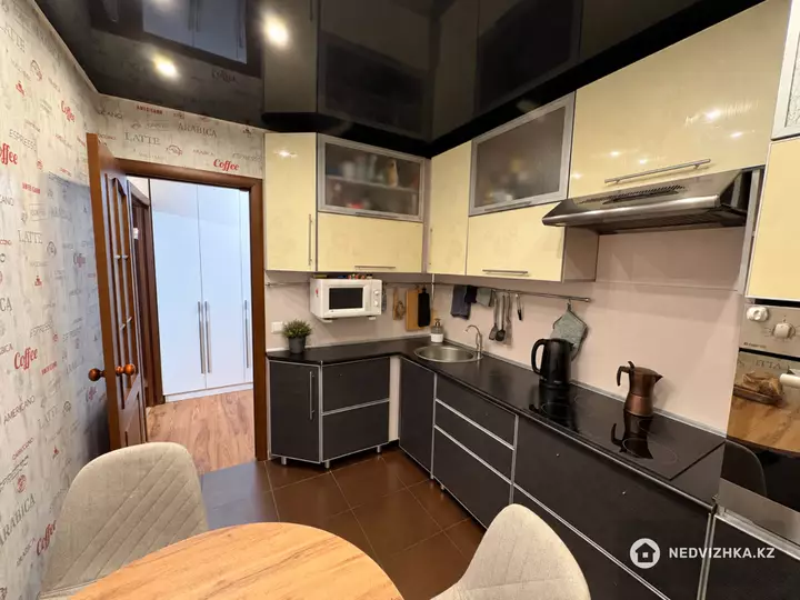 2-комнатная квартира, этаж 8 из 10, 51 м², фотография 3