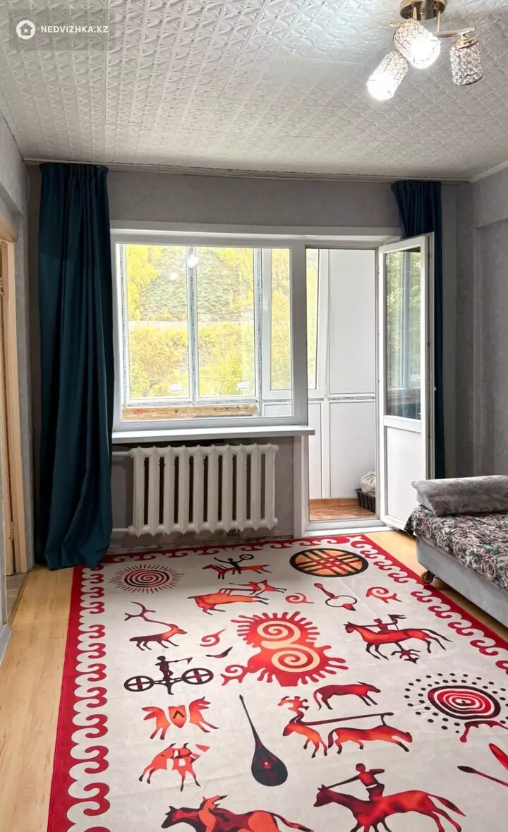 4-комнатная квартира, этаж 3 из 5, 59 м², фотография 2