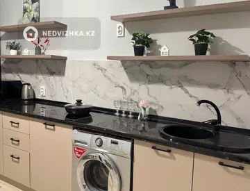 1-комнатная квартира, этаж 12 из 12, 50 м², Посуточно